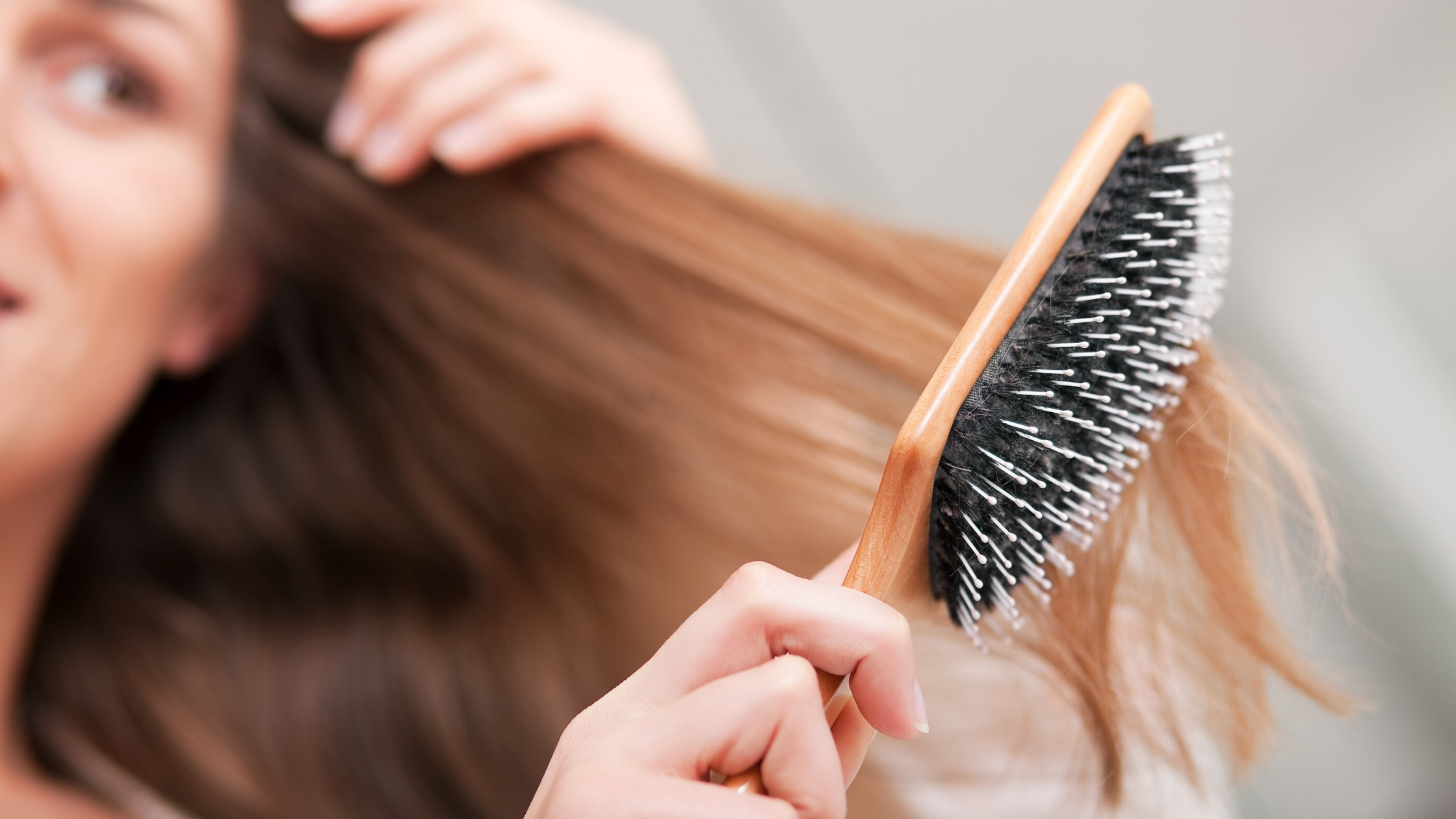 Cepíllate el pelo esta noche