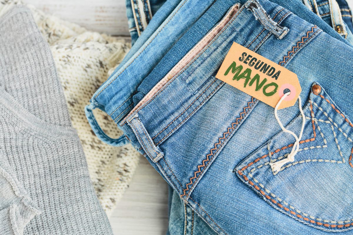 Ropa de segunda mano, ropa con historia.