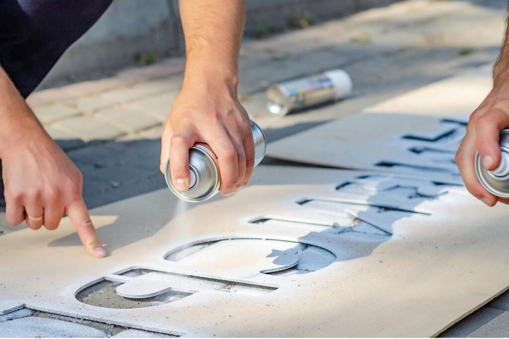 Estarcido con pintura en aerosol.