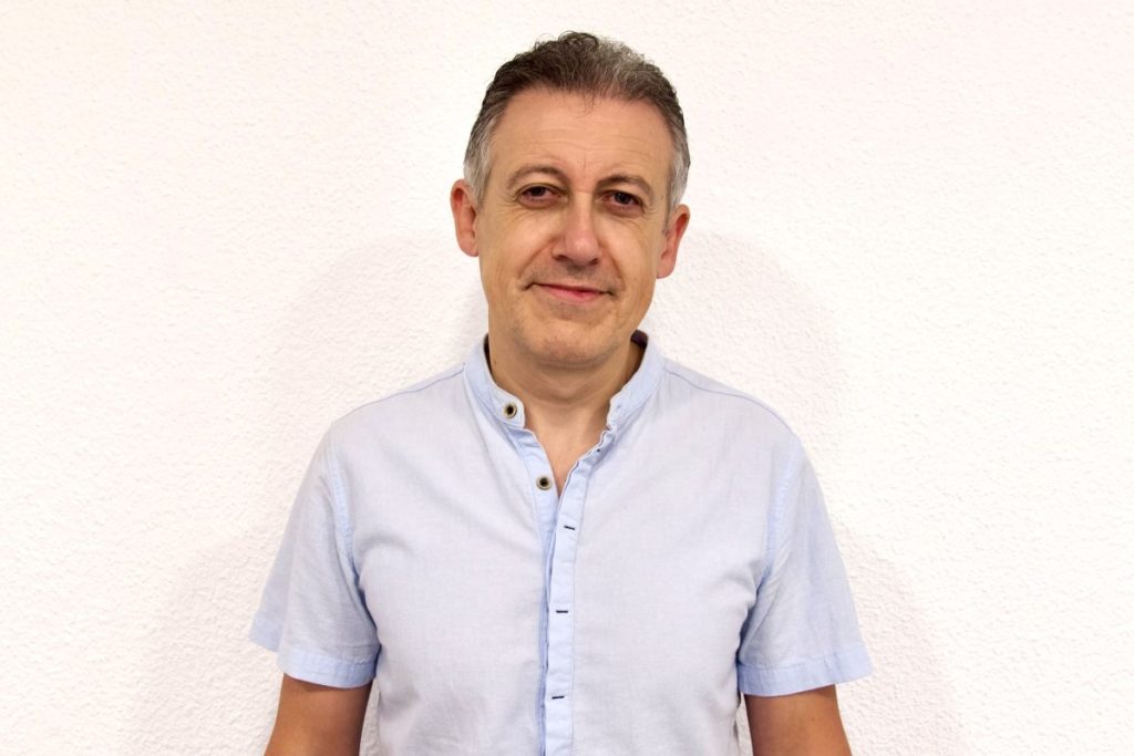 Pedro Jara, autor del libro Emociones Fósiles.